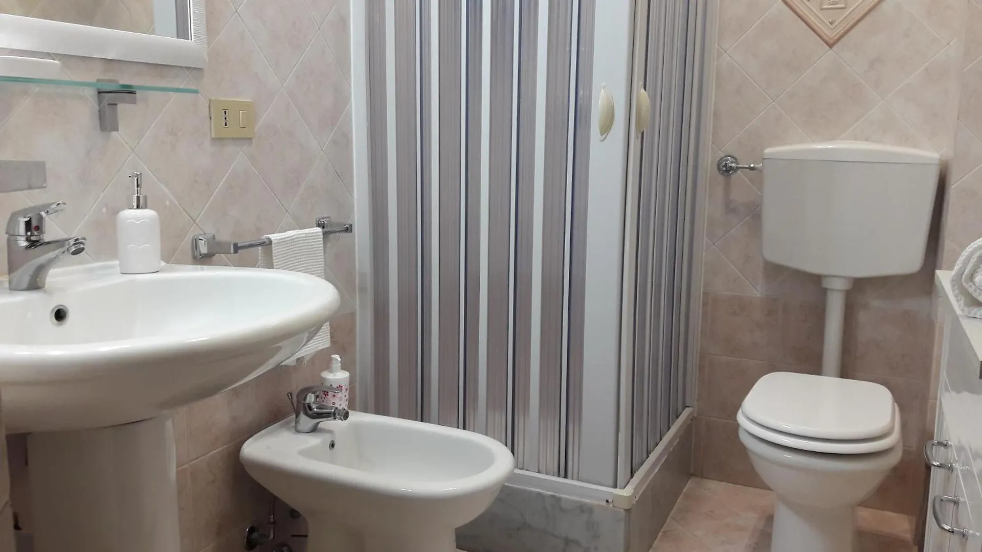 Apartment Ferienwohnung Norman House Palermo Italien